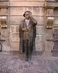 Statue of Evert Taube in front of the old bank building.