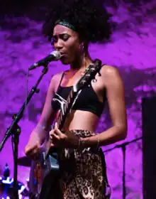 Jendayi performing in 2018.