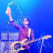 Wiggs playing live with the Breeders in 2018