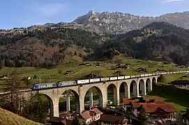 Re 460s on the Kander viaduct (northern approach)