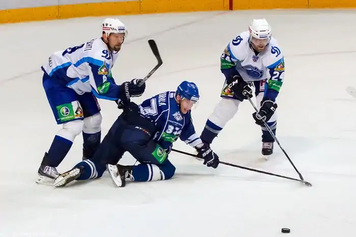 Karalahti, Pyörälä, Frögren 2012-09-26 Amur—Dinamo Minsk KHL-game.jpeg