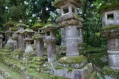 Tachi-dōrō of the kasuga-dōrō type