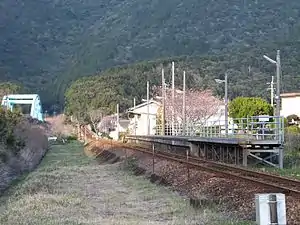Platform and track of Kitagawachi Station.