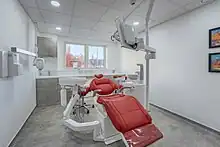 Kneebreak dental chair