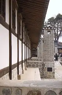 The presence of gulttuk or chimney is a unique characteristic of Korean architecture which is rarely found in its other Asian counterparts.
