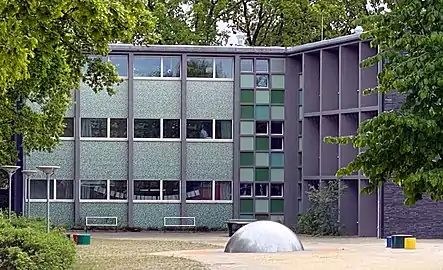 Renovated school in careful design (Schierenberg)