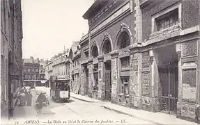 Tram in front of the Corn Exchange, in the early years of the 20th century.