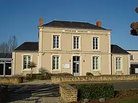 The town hall in Lacs