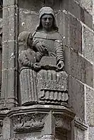 Saint Anne teaches the Virgin Mary to read. One of the sculptures in the buttresses supporting the arch