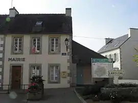 The town hall in Landudal