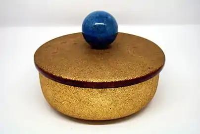 lacquer with gold powder