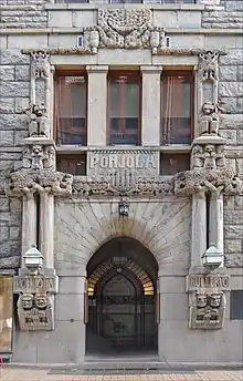 Main entrance of the Pohjola Insurance building, sculptures by Hilda Flodin (1899–1901)