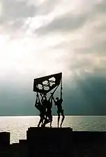 Statue in front of the museum, on the shore of Lake Léman