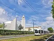 the mosque is served by the T6 tram