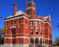 Lee County Courthouse in Giddings, near Austin, built in 1899, was designed in the Richardsonian Romanesque style.