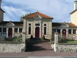 The town hall in Léoville