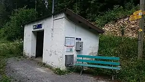 Covered shelter on side platform