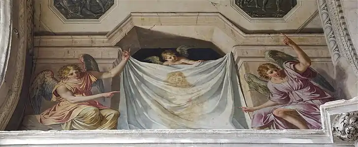 Vault of Chapel 21 (south side), with angels and the Holy Shroud