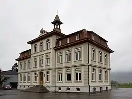 Leuzigen village school house