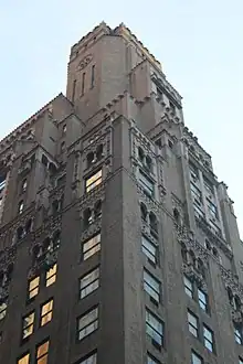 Setbacks on the facade of the Benjamin's upper stories