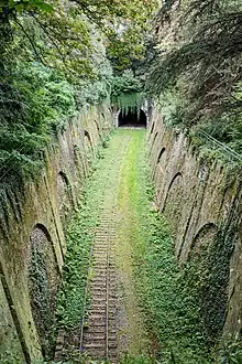 The abandoned track of the Petite Ceinture railway line passes through Parc Montsouris. From 1852 to 1934, it ran inside the old city fortifications, and connected the five main railroad stations of Paris.
