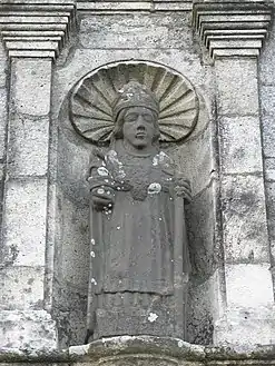 Statue of Saint Éguiner in the church porch.