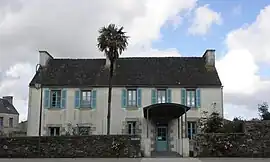 The town hall in Locmélar