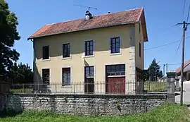 The town hall in Longcochon