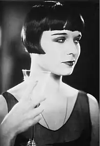 Louise Brooks with a à la garçonne hairstyle, in a publicity photo for Diary of Lost Girl, 1929