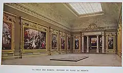 1929 image of the Galerie des Rubens at the Louvre; Terasaki Takeo similarly included an image in his report, preferring this room for its spacing between the paintings and the way they are emphasized by the less ornate envelope
