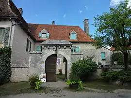 The town hall in Lunegarde