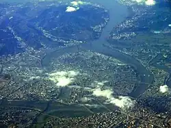 Aerial photo showing the Erchong Floodway on the left and the main course of the Tamsui River on the right.  Sanchong and Luzhou Districts are located between the floodway and the Tamsui.