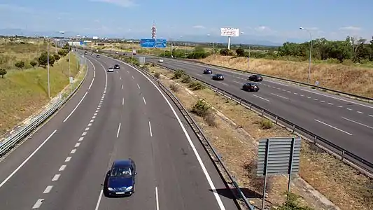 The M-40 autopista (motorway) is one of the beltways serving Madrid. It is one of the few non-toll autopistas of significant length.