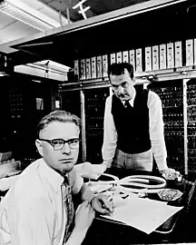 MANIAC project leader Nicholas Metropolis (standing) and the MANIAC’s chief engineer Jim Richardson in 1953.