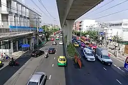 Charan Sanit Wong Road in the area of Wat Tha Phra near Phanitchayakan Thon Buri Junction and Charan 13 MRT station (view toward Bangkok Noi)