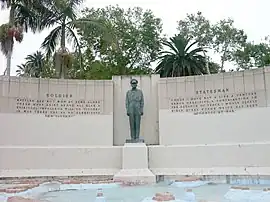 Douglas MacArthur Monument (1955), MacArthur Park, Los Angeles, CA