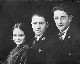 Madeleine Fonssagrives, Jean Vigoureux, and Fernand Fonssagrives, c. 1925.
