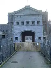 Main gate, Defensible Barracks (geograph 3758674).jpg