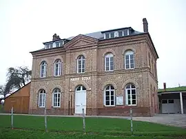 The town hall and school in Le Héron