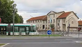 A tram on the T2 tramway line, outside the former town hall (now demolished) in Bezons