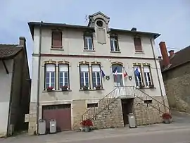 The town hall in Condamine