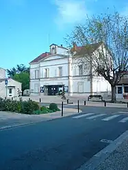 The town hall in Le Passage