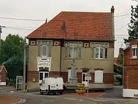The town hall in Anneux