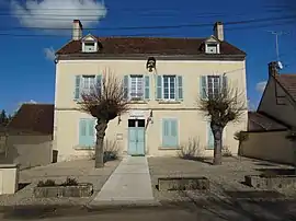 The town hall in Merry-sur-Yonne