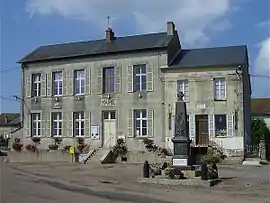 The town hall in Mhère