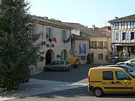 The town hall of Montaigu-de-Quercy