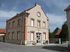 The town hall in Montbré