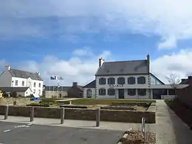 The town hall in Ploumoguer