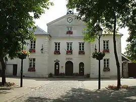 The town hall in Ennery