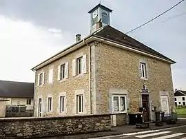 The town hall in Lanans